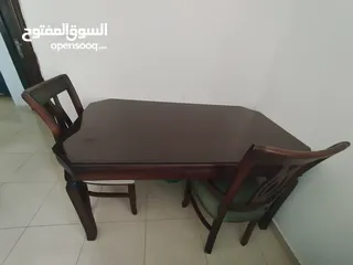  4 طاولة سفرة بحالة الجديد للبيع