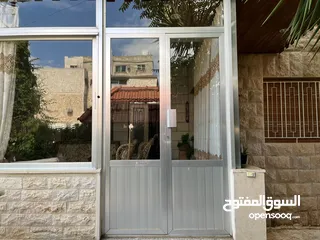  3 بيت مستقل للايجار بمساحة 300 متر ينفع ل(حضانات، دائرة حكومية)