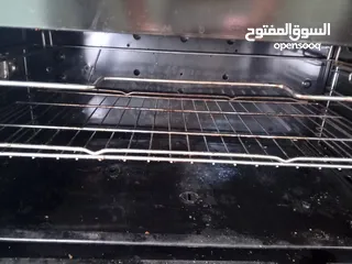  3 غاز وفرن إيطالي خمس رؤوس وميكروويف ومكنسة كهربائية للبيع