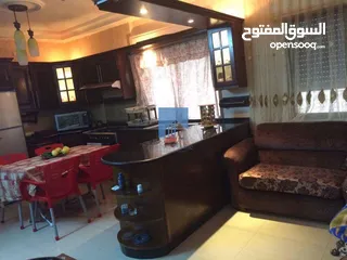  1 شقة أرضية مميزة للبيع في السابع خلف جنيفا 140م تشطيب سوبر ديلوكس