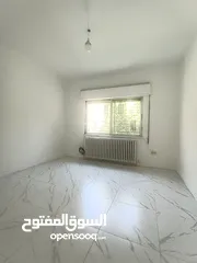  11 شقه فارغه للايجار ـ الصويفية ـ مجدده بالكامل ـ موقع مميز مساحه 170 متر 3 غرف نوم ـ  5000 دينار