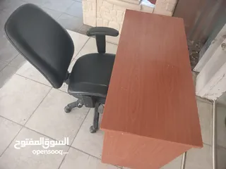  7 مكت مع كرسي بحالة ممتازة