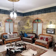  14 شبه قصر للبيع في أجمل مناطق الجبيهة بسعر لقطة تصلح للسكن أو مقر ديوان