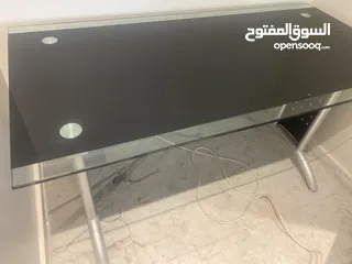  5 مكتب زجاج وحديد ثقيل للبيع