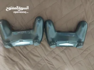  8 بلايستيشن 4 مستعمل اقل من سنة وكالة مش مصلح مع سي دي فيفا 23 و يدتان فيهم عطل موضح بالوصف