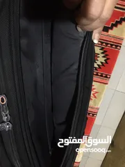  5 البيع شنطه لاب توب حاجه نضيفه وشغاله كويس