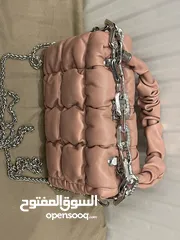  6 شنطة صغيرة زهرية أنيقة وأنيقة للبيع - مناسبة للمشاوير والطلعات  اليومية بحالة ممتازة ونظيفة جداً جيد