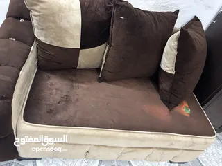  3 بيع كنب  كورنر مستعمل يحتاج تنجيد فقط السعر مغري للمعني الجاد التواصل طقم حشىه داخليه ممتازه يحتاج ت