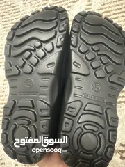  4 حذاء كروكس