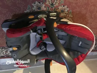  2 كوت/كرسي سيارة للاطفال نوع Chicco و عرباية أطفال نوع Chicco طقم ..لون أحمر مميز