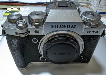  1 Fujifilm XT-4 Silver Edition with charger and battery