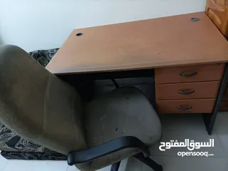  2 طاولة مكتب مع كرسي خشب متين قوي
