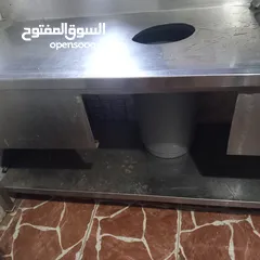  16 مجلى ستيلس ثقيل صناعي  ثلاجة بحاجه الى مروحة  طاوله ستيلس  غاز عين وحدة كانون كبير طول مترين عرض 40س