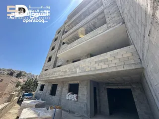  5 شقة سكنية عظم بمساحة واسعة طابق اول مع ترس بالقرب من وسط البلد مقابل مدرس بنات جنين الثانوية