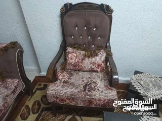  3 طقم كنب بحالة ممتازة