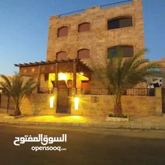  1 عمارة سكنيه 5 شقق للبيع بالعقبه.