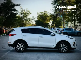  5 KIA SPORTAGE GT LINE