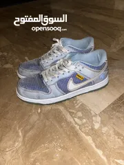  2 Nike shoes