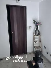  6 صالون رجالي فاخر  للبيع موقع مميز على الشارع الرىيسي
