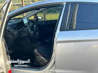  9 فورد فيستا نظيفة جدا و ممشى قليل جدا