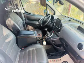  4 بيجو بارتنر ترخيص 2017.   6+1