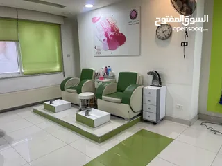  4 صالون سيدات للبيع مقابل جامعة الاميرة سمية وبالقرب من الجامعة الأردنية