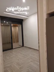  6 روف فاضي للايجار