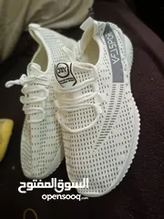  3 أحذية رياضة جديدة