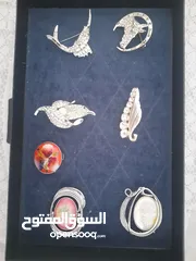  18 اكسسوارات لكل الأوقات، لجميع المناسبات، ولجميع الاذواق، أنيقة.. بروشات، عقود طويلة وقصيرة،و اقراط
