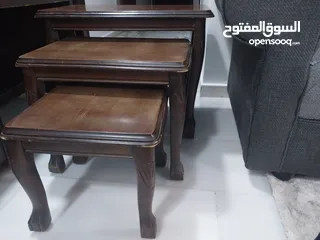  4 بوفيه مميز وطقم طربيزات وثريا وشاشة 42 هيتاشي بحالة الجديد بسعر مغري
