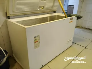  10 عدة مطعم متنوعة بحالة ممتازة للبيع المستعجل