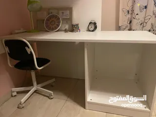  6 غرفة كاملة ايكيا مكونة من سرير طابقين و خزانة ملابس ووحدة ارفف ومكتبة بحالة الجديد استعمال خفيف جدا