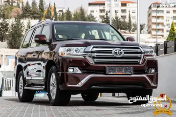  2 Toyota Land Cruiser 2017 Gx-r V8  السيارة بحالة الوكالة و قطعت مسافة 80,000 كم
