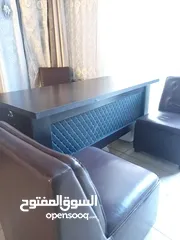  2 مكتب خشب لمنيت وجه لاتيه بحاله الوكالة