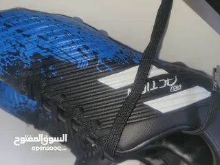  3 ابوات رياضية ل كرة القدم عدد اثنين واحد كبير مقاس 41  وتاني مقاس 36 وارد دبي استخدام جدا بسيط