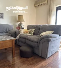  2 طقم جلوس ماركة اشلي امريكي = 5 مقاعد مشدات زمبركي نظيف100%المهتم وتساب بالداخل