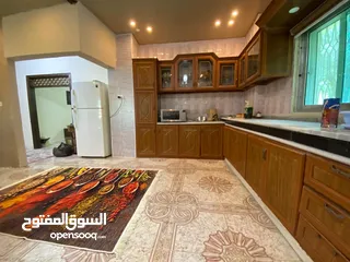 15 شقق مفروشه للايجار اليومي ومزارع واكواخ  ومسابح مع اجمل الاطلالات خصوصيه كامله