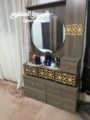  2 للبيع غرفة نوم كاملة بحالة جيدة جدا مستعملة تفصيل خشب تقيل وليست تجارية