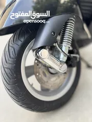  18 Vespa PIAGGIO GTS300 / Super clean / Black