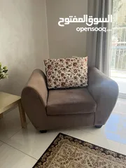 2 غرفه جلوس بحاله جيده للبيع