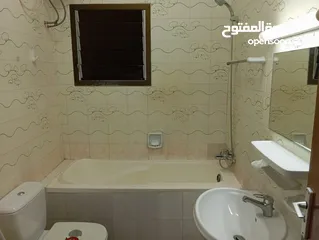  7 سراير وغرف مفروشة للايجار اليومي  للوافدين فقط بمسقط Beds and furnished rooms for rent a in Muscat