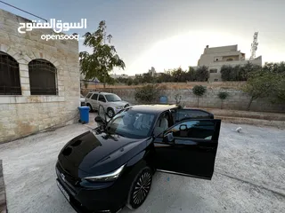  9 Honda E:NS1 E4 electric 2023  هوندا e:ns1 فئة E4 فل اضافات، اسود ميتاليك، داخليه لون ابيض فخمة