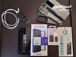  1 سامسونج A55 مساحة 256 بحالة ممتازة ولا أي خدش مع كامل أغراضه وسلك الشاحن الأصلي