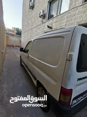  2 بيجو بارتنر 2011 شصي قصير  صيانة جديد مش ناقصها اشي كاش فقط
