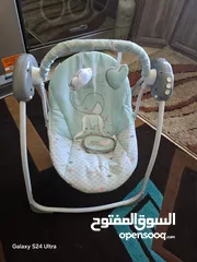 2 مستلزمات أطفال عرباية أطفال أوربية ماركة جونيور + سرير هزاز كفرات تخت بيبي عدد 2 غير مستخدمات ة