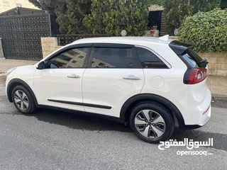  12 كيا نيرو موديل  2019 للبيع  فل كامل ما عدا الفتحة  استعمال شخصي السيارة لا ينقصها شيء تبارك الرحمن .