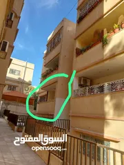  15 شقة للبيع في الزرقاء شبه طابق ارضي خمس درجات للطابق الاول موقع مميز، الله يطرح البركة لصاحب النصيب.