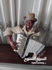  4 عازف الأكورديون