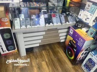  6 ديكور محل موبايلات بحالة ممتازه للبيع