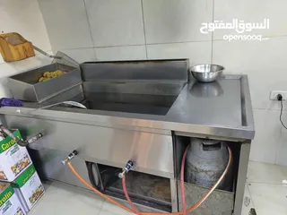  19 عدة مطعم للبيع مستعملة بحالة ممتازة جدا  البيع بداعي السفر..................................
